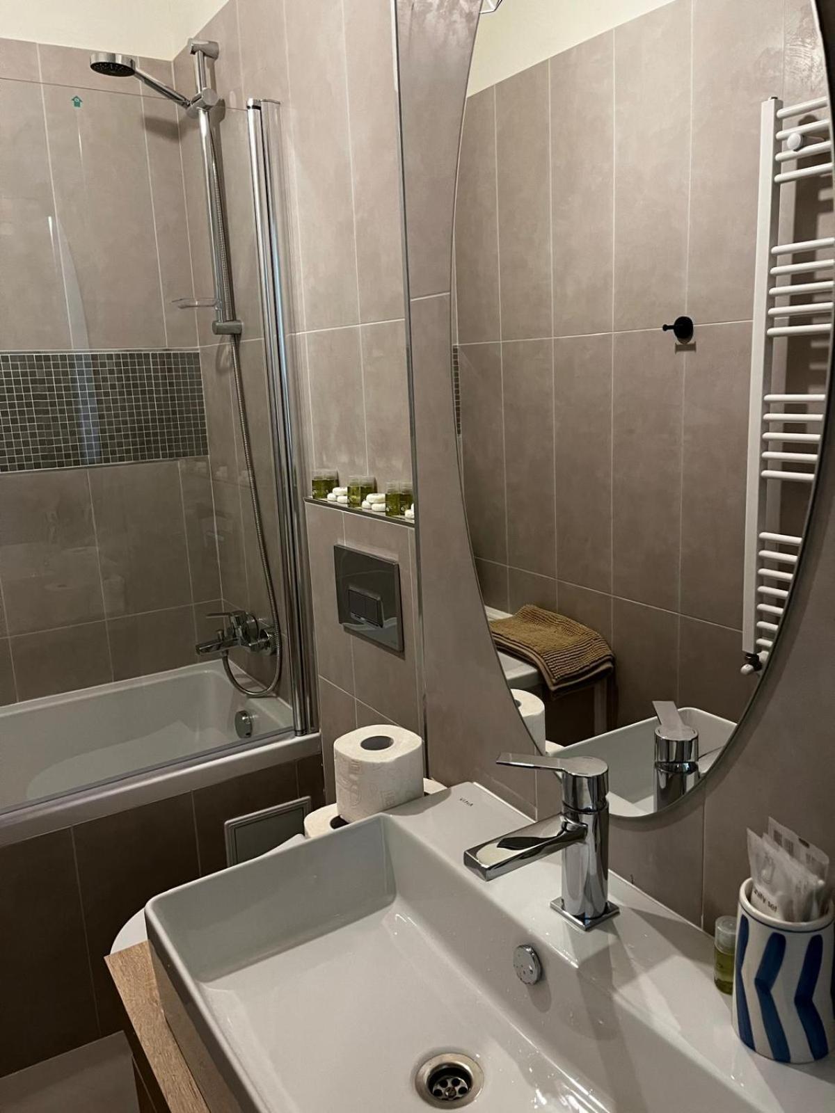 Apartament Victoria Otopeni- Self Check-in And Check- Out